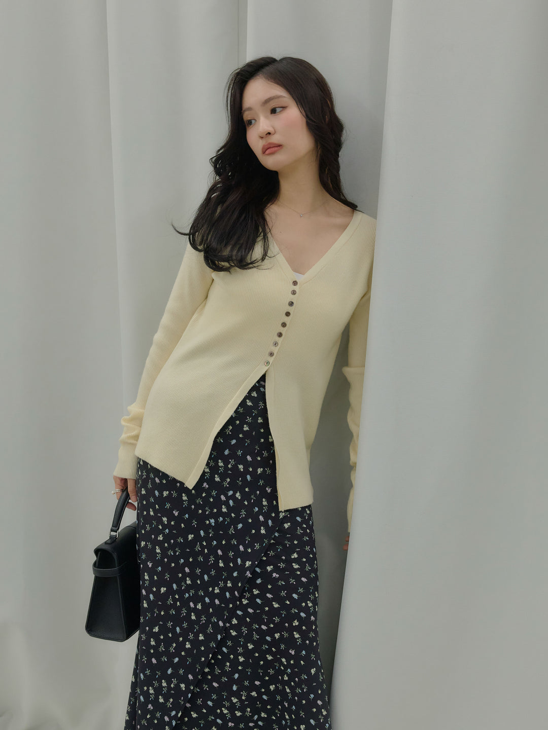 【SET】ソフトタッチVネックカーディガン+【Essential】Wrap design satin mermaid skirt(2set)