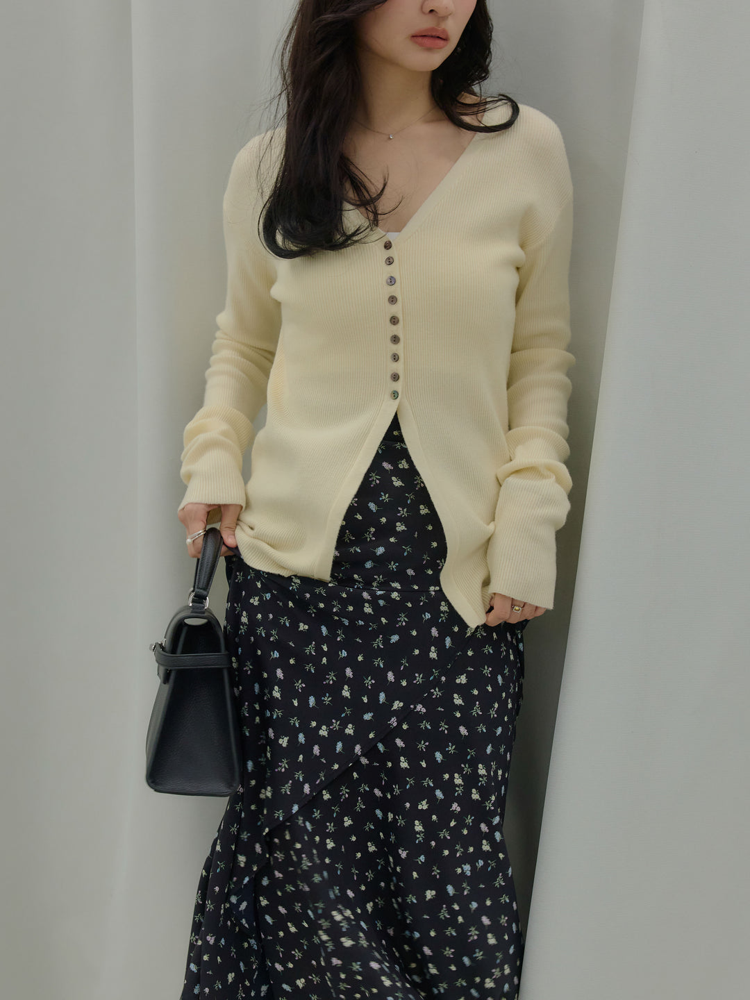 【SET】ソフトタッチVネックカーディガン+【Essential】Wrap design satin mermaid skirt(2set)
