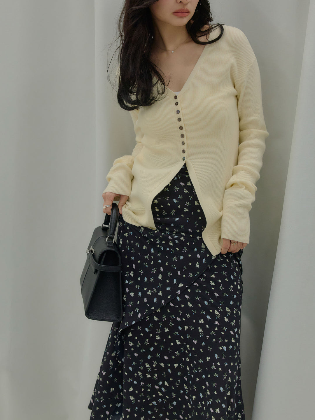 【SET】ソフトタッチVネックカーディガン+【Essential】Wrap design satin mermaid skirt(2set)