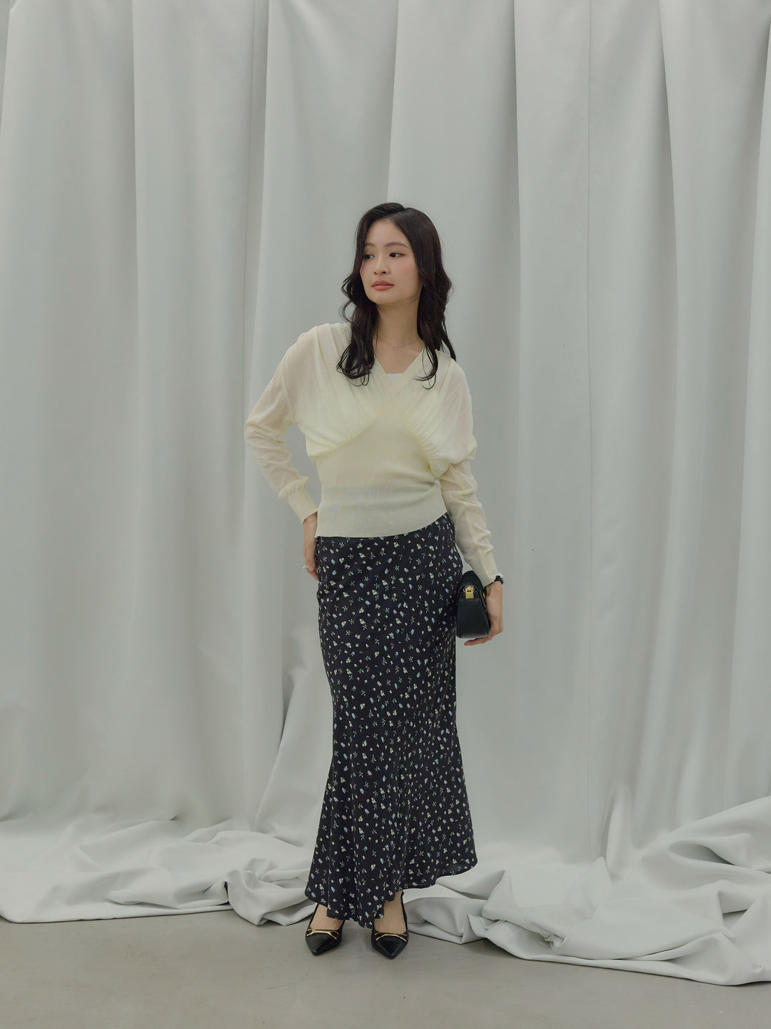 【SET】シェイプラインVネックシアーニットトップス+【Essential】Wrap design satin mermaid skirt(2set)