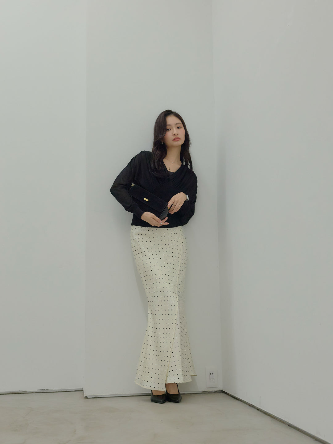 【SET】シェイプラインVネックシアーニットトップス+【Essential】Wrap design satin mermaid skirt(2set)