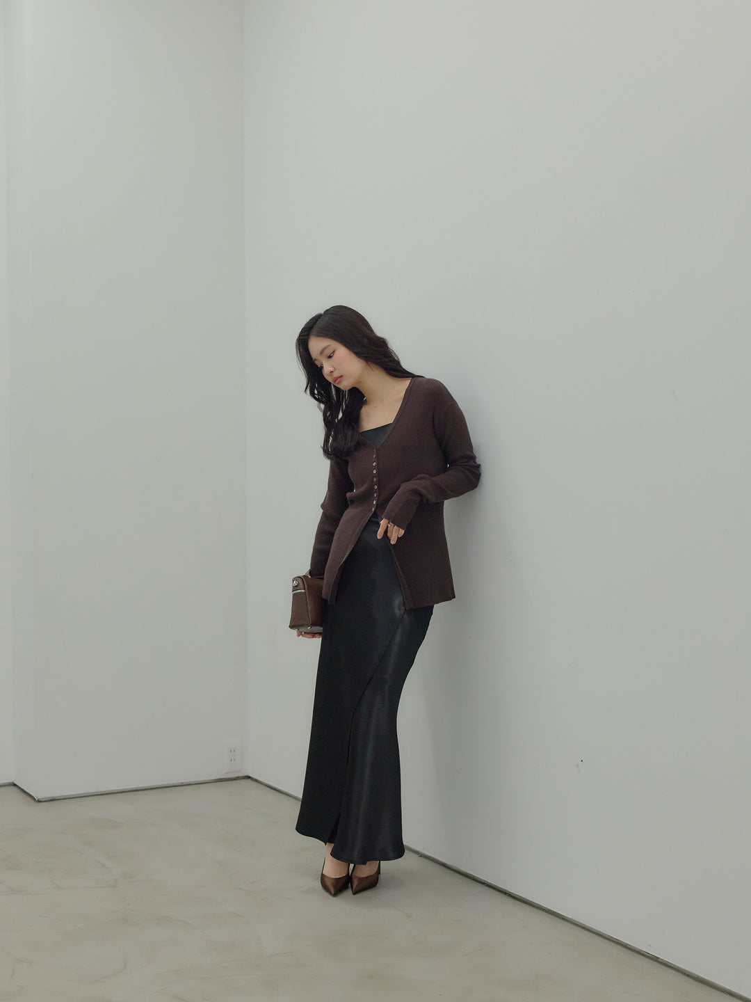 【SET】ソフトタッチVネックカーディガン+【Essential】Wrap design satin mermaid skirt(2set)