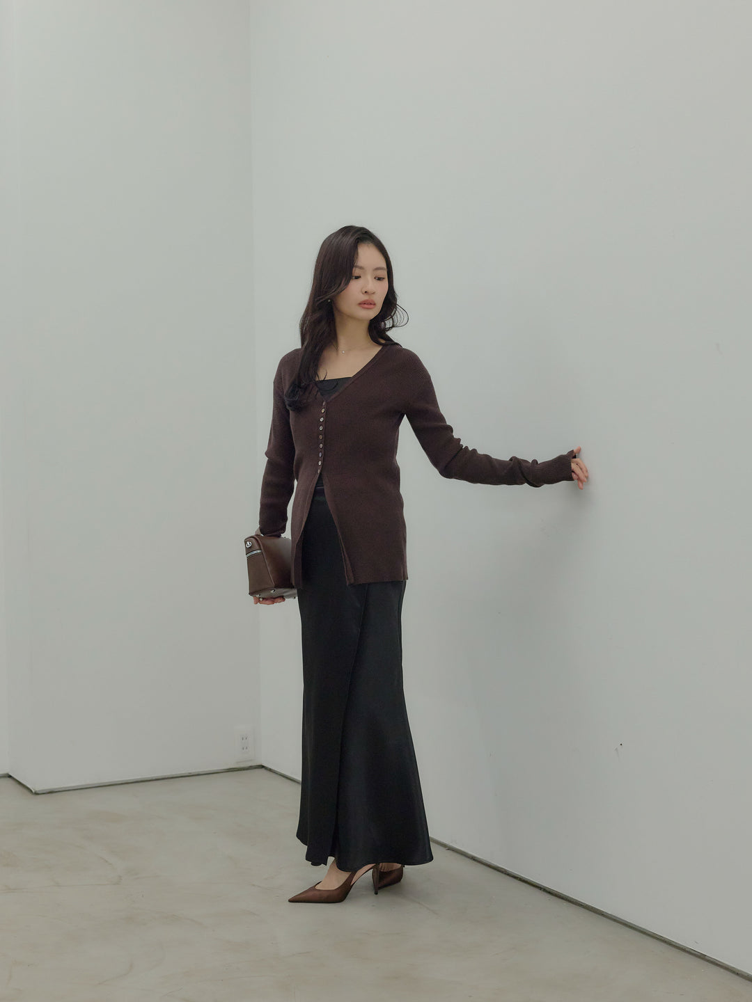 【SET】ソフトタッチVネックカーディガン+【Essential】Wrap design satin mermaid skirt(2set)