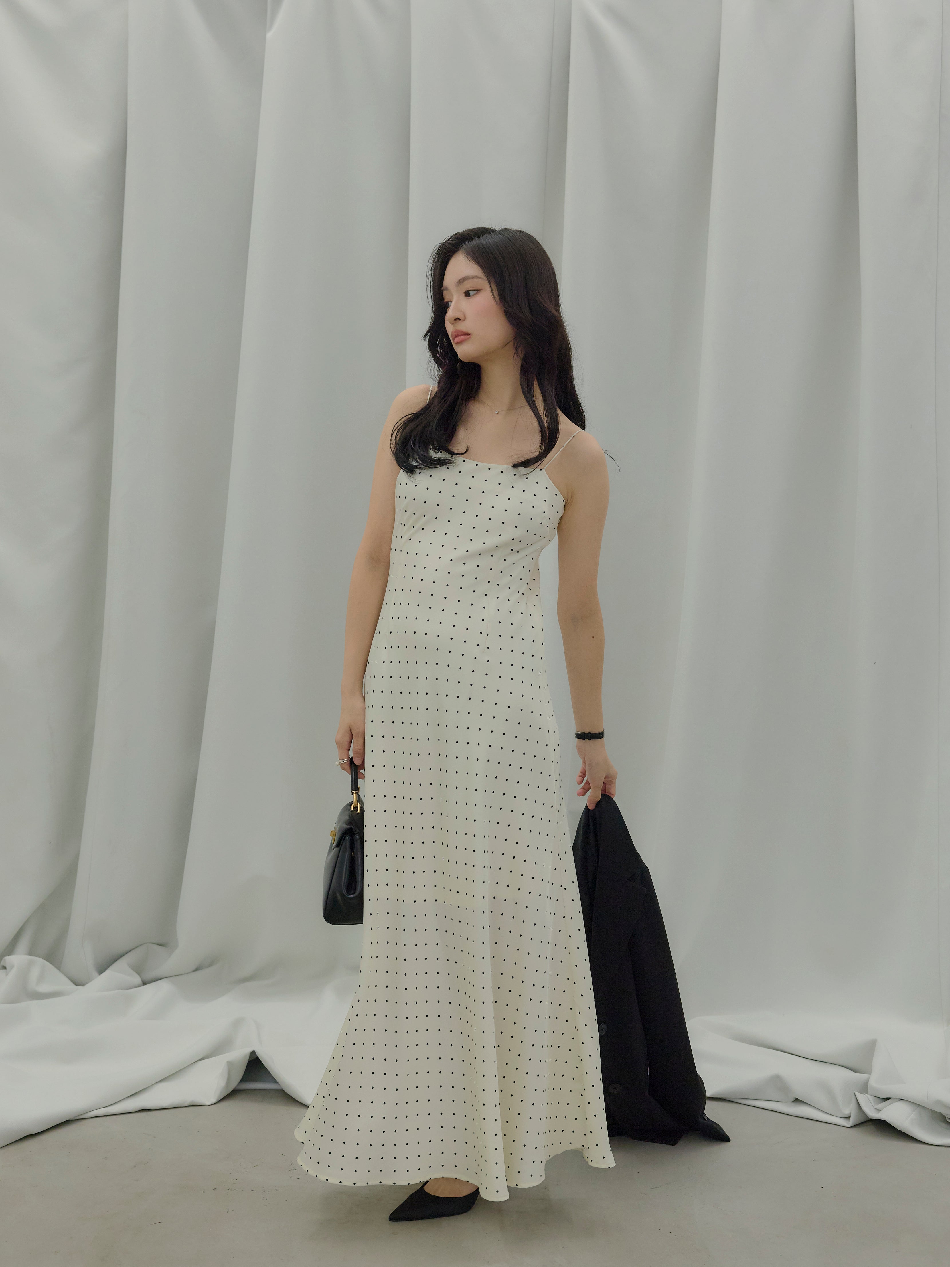 Essential】Back open satin camisole dress – nairo