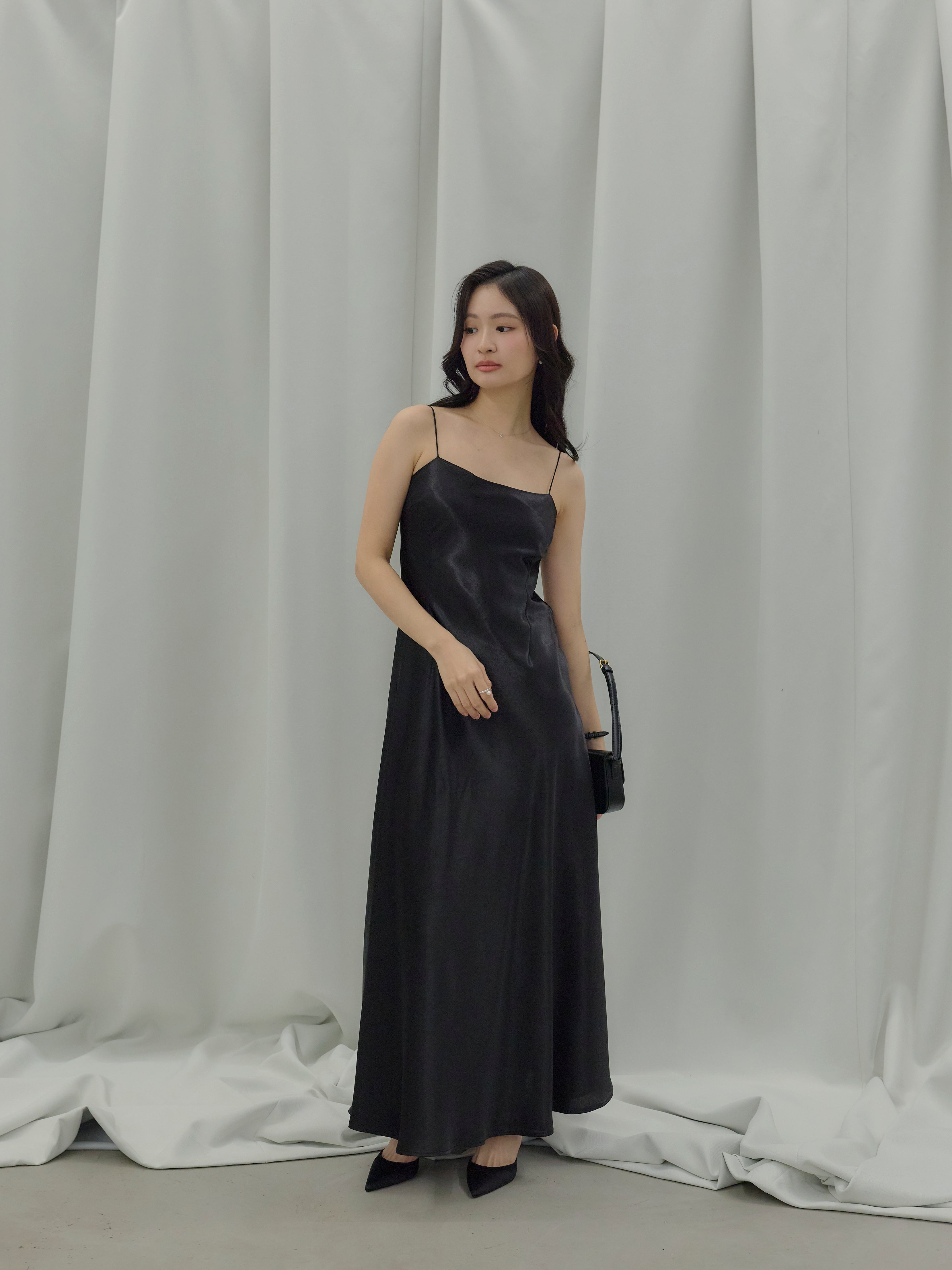 Essential】Back open satin camisole dress – nairo