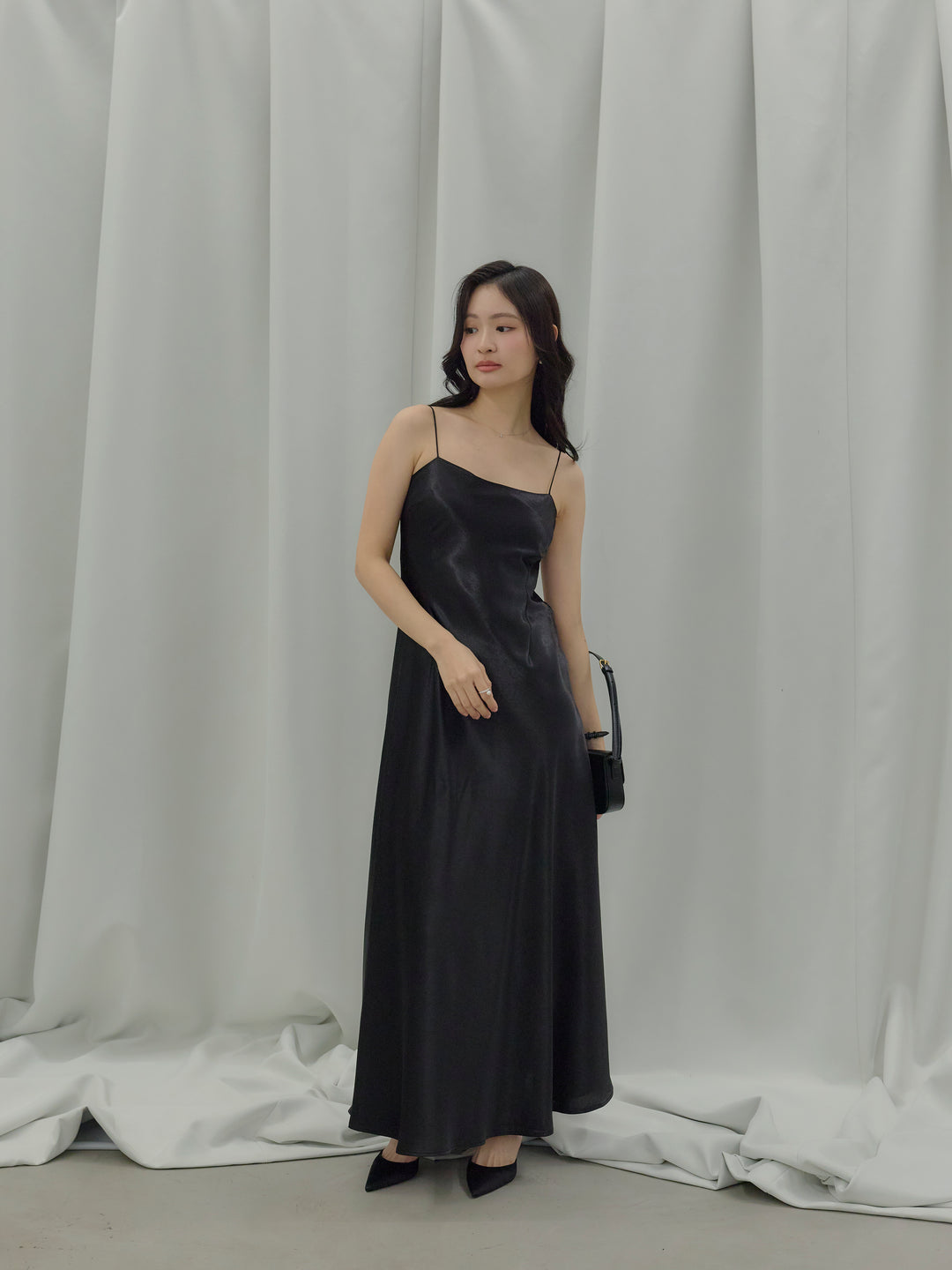 【Essential】Back open satin camisole dress