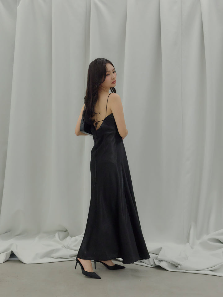 【Essential】Back open satin camisole dress