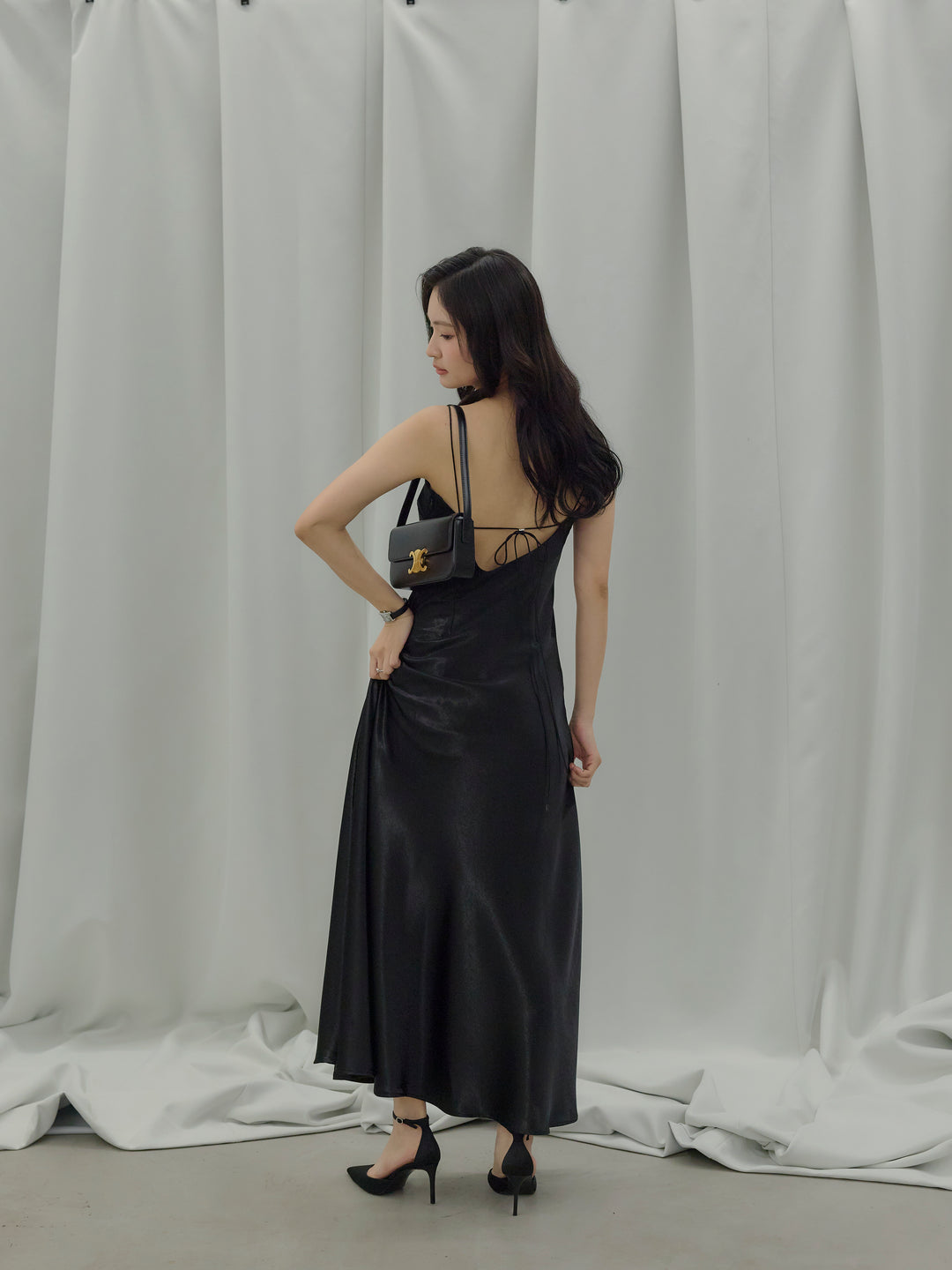 【Essential】Back open satin camisole dress