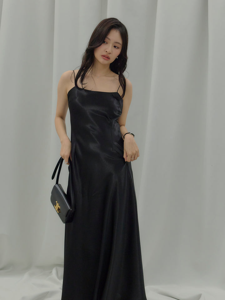 【Essential】Back open satin camisole dress