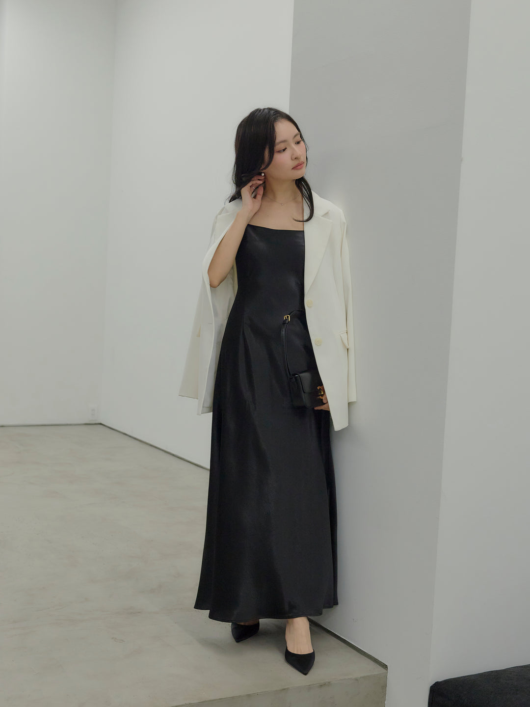 【Essential】Back open satin camisole dress