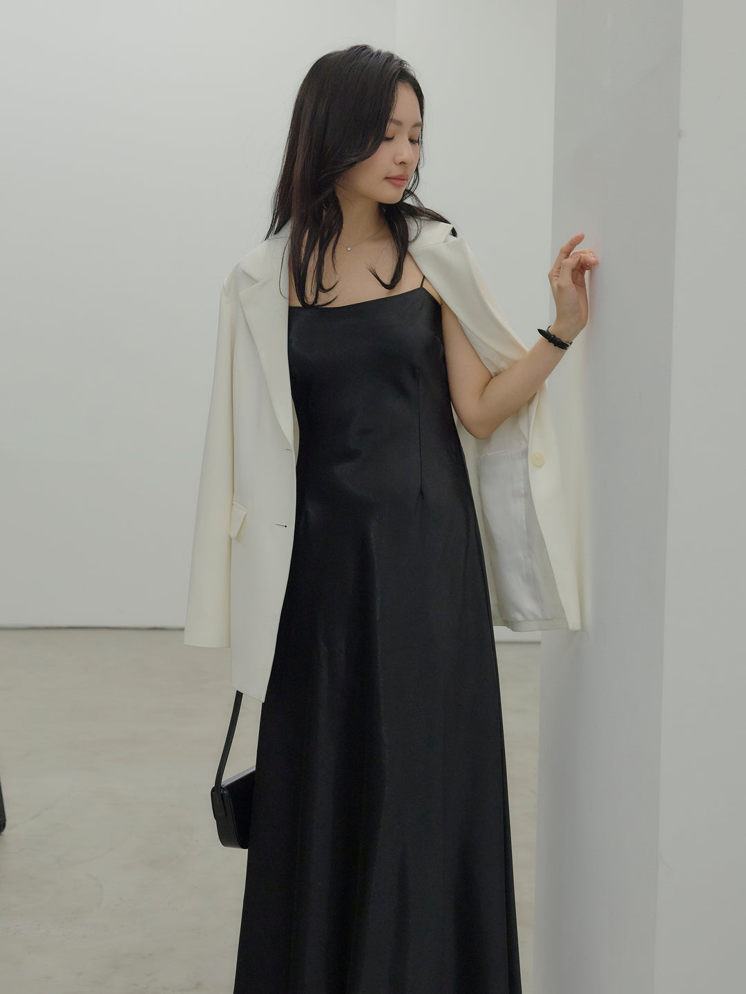 【Essential】Back open satin camisole dress