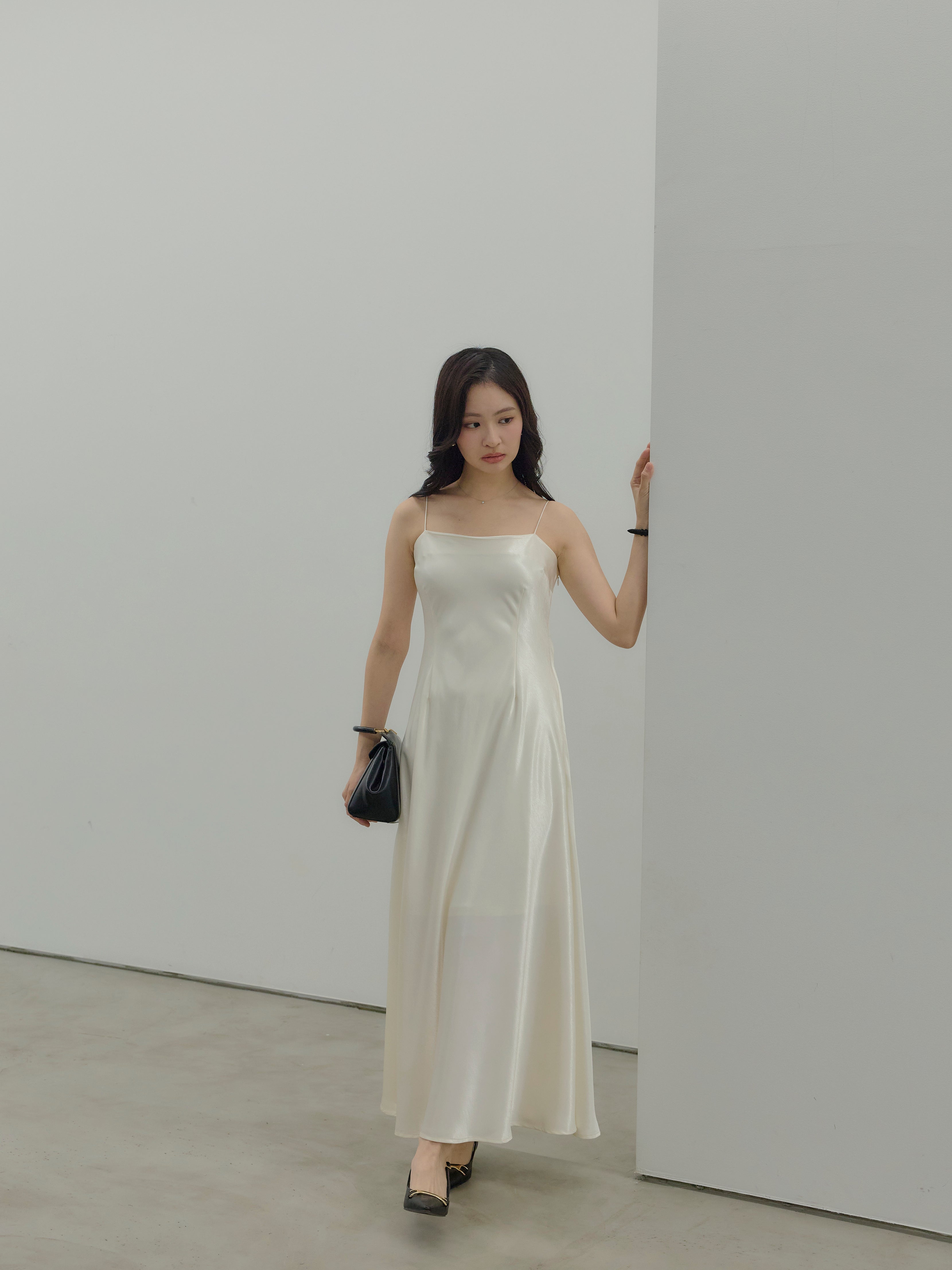 Essential】Back open satin camisole dress – nairo