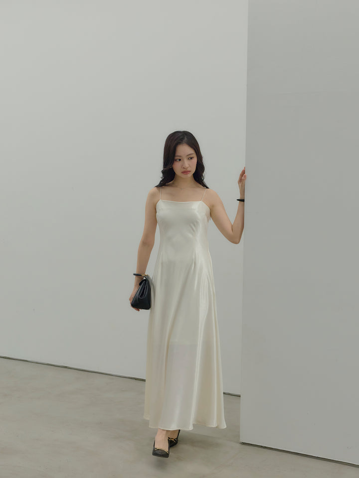 【Essential】Back open satin camisole dress