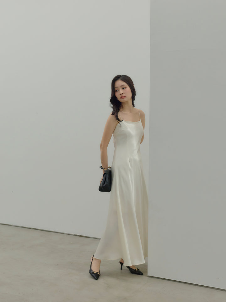 【Essential】Back open satin camisole dress