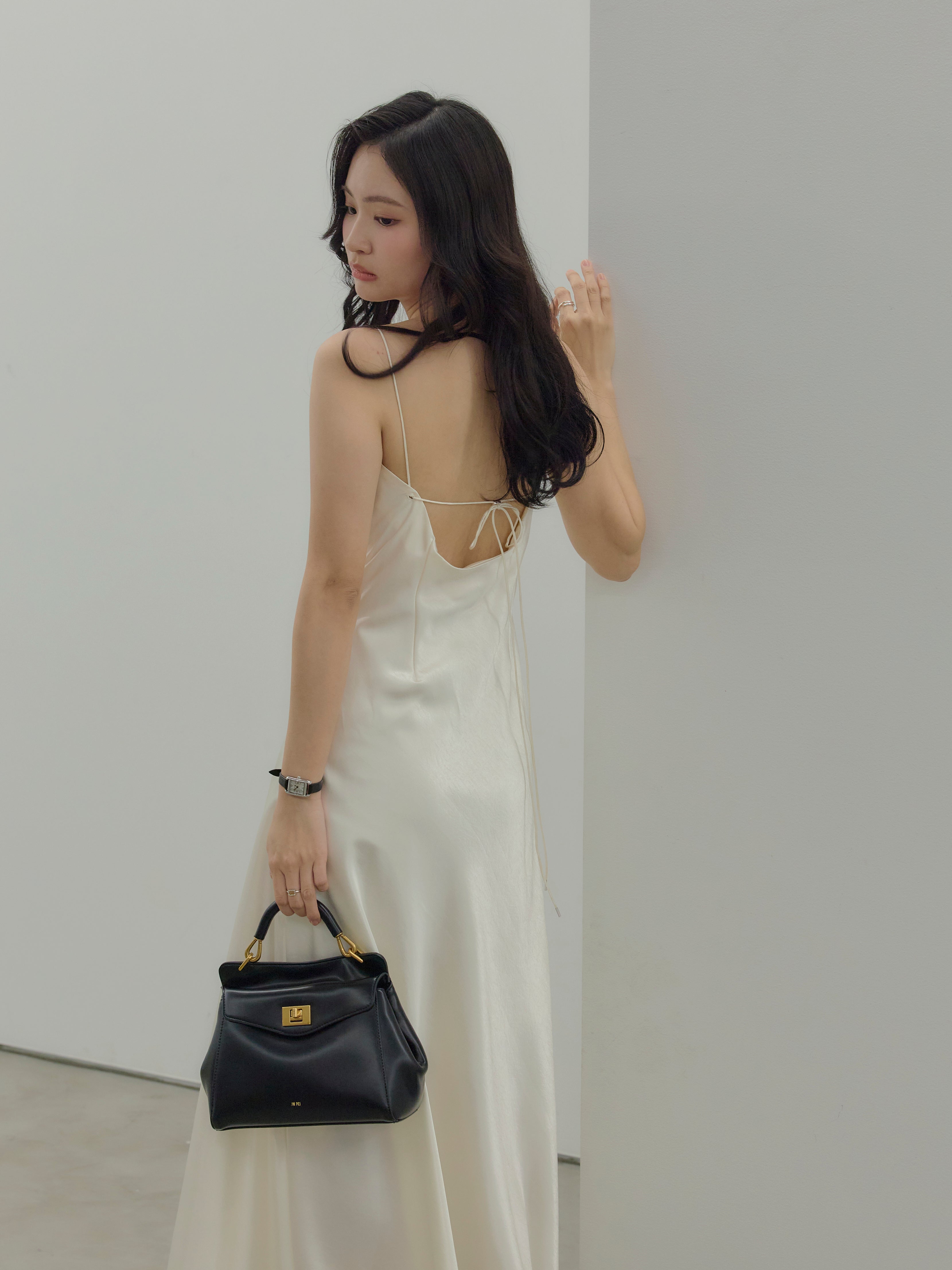 Essential】Back open satin camisole dress – nairo