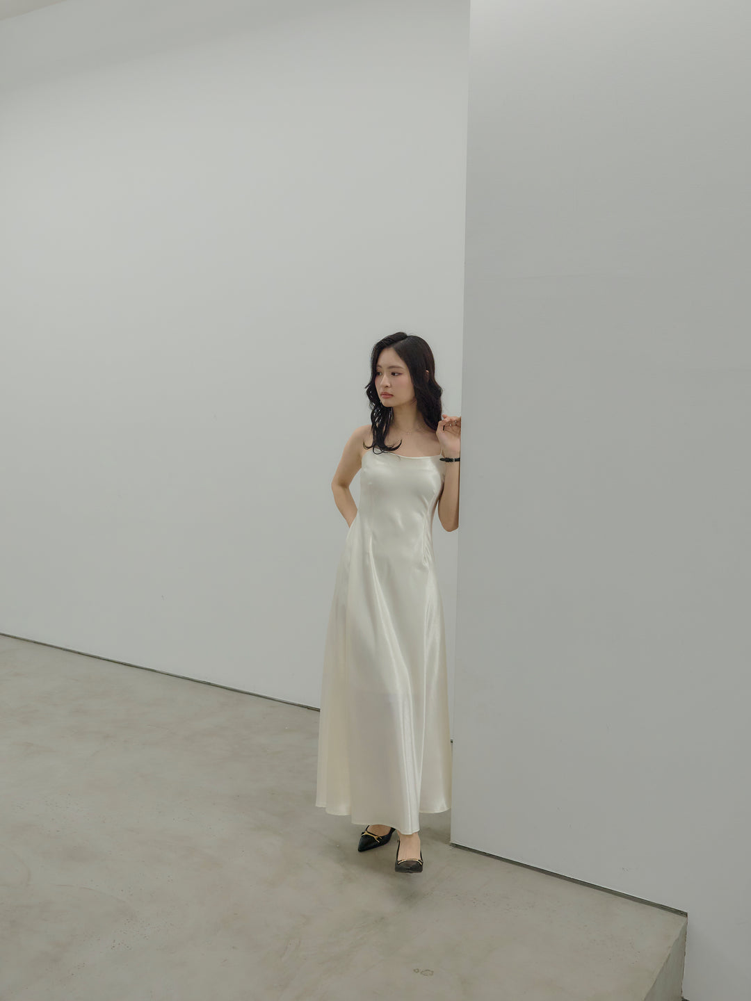 【Essential】Back open satin camisole dress