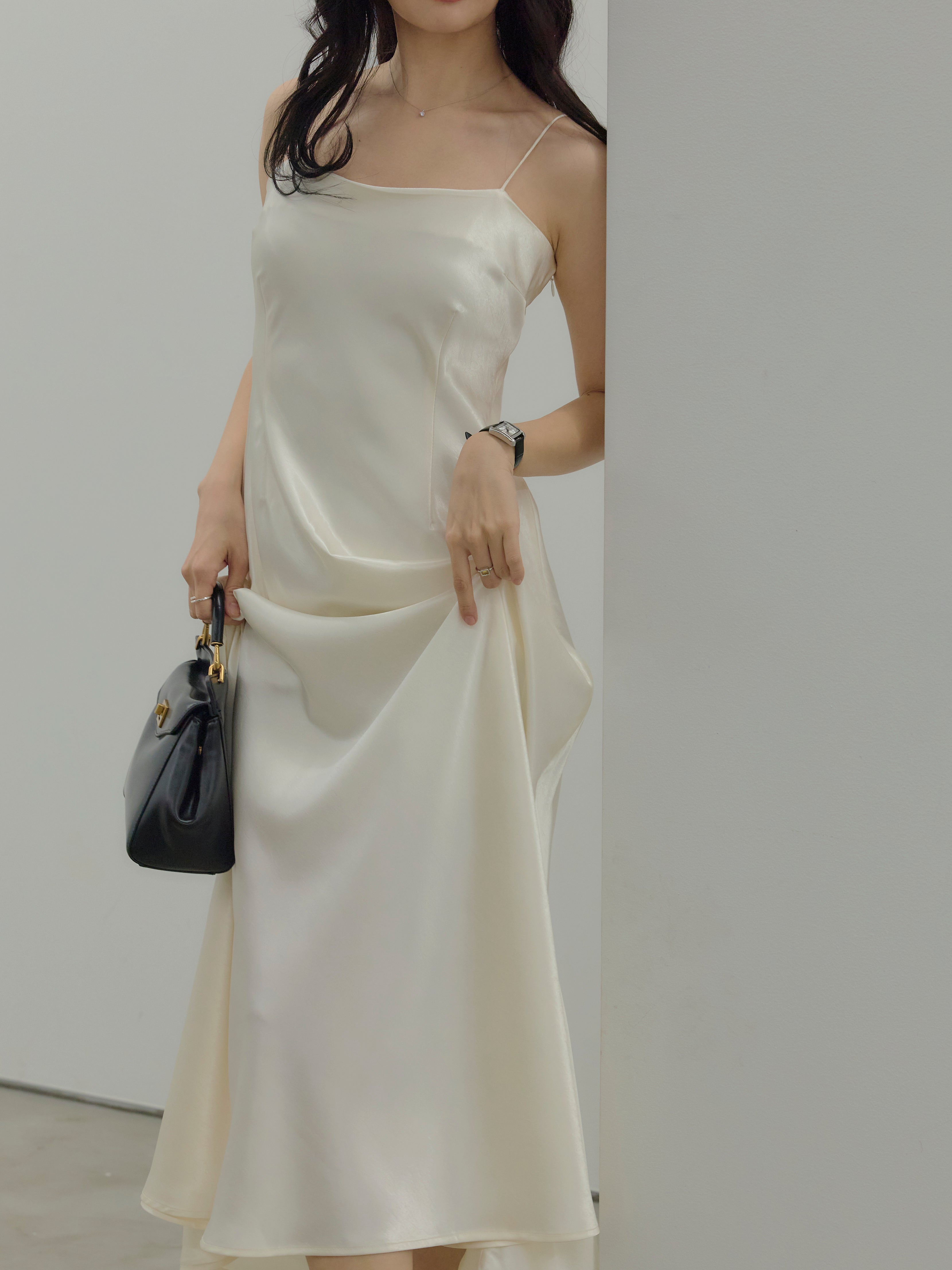 Essential】Back open satin camisole dress – nairo