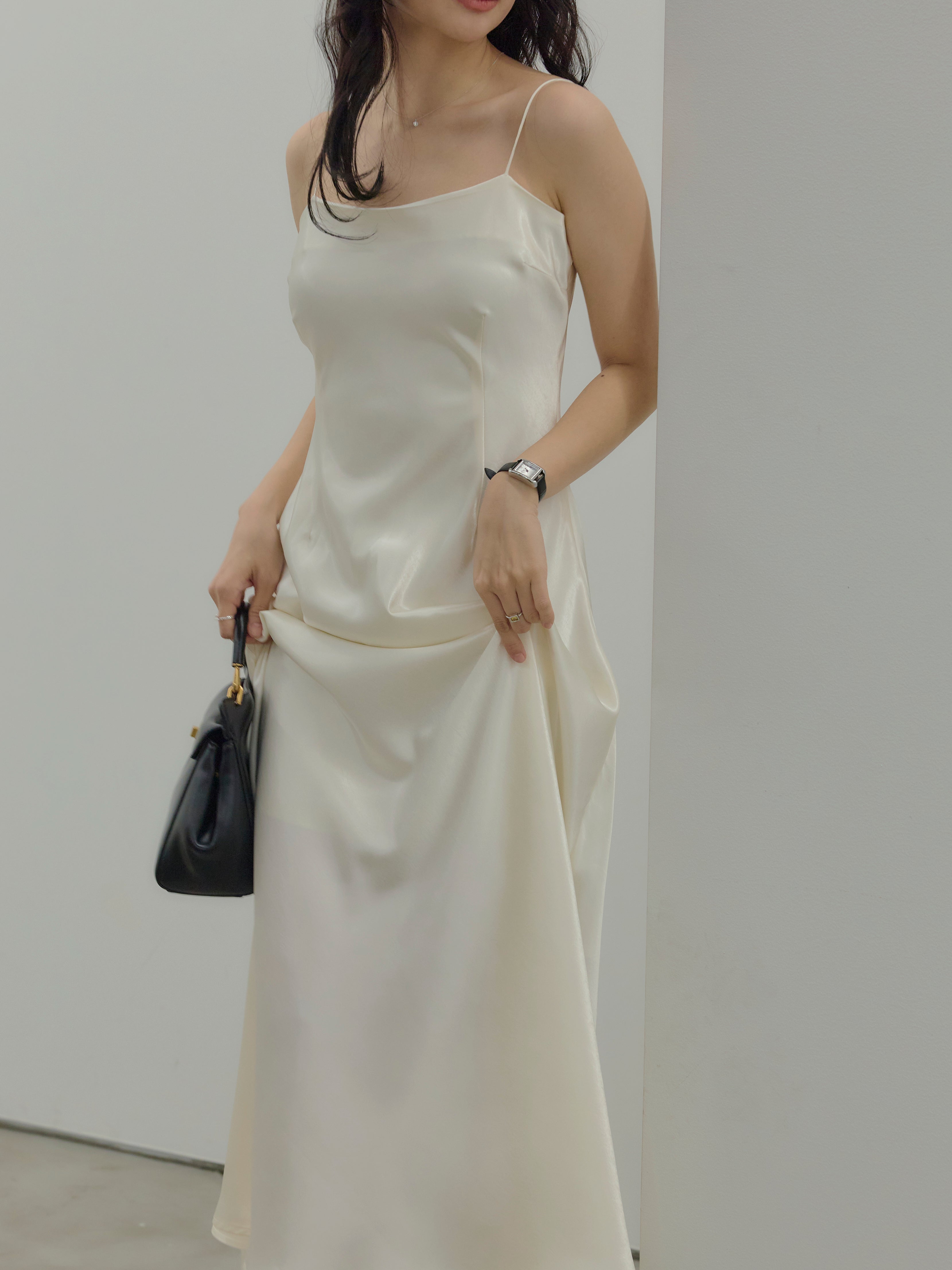 Essential】Back open satin camisole dress – nairo