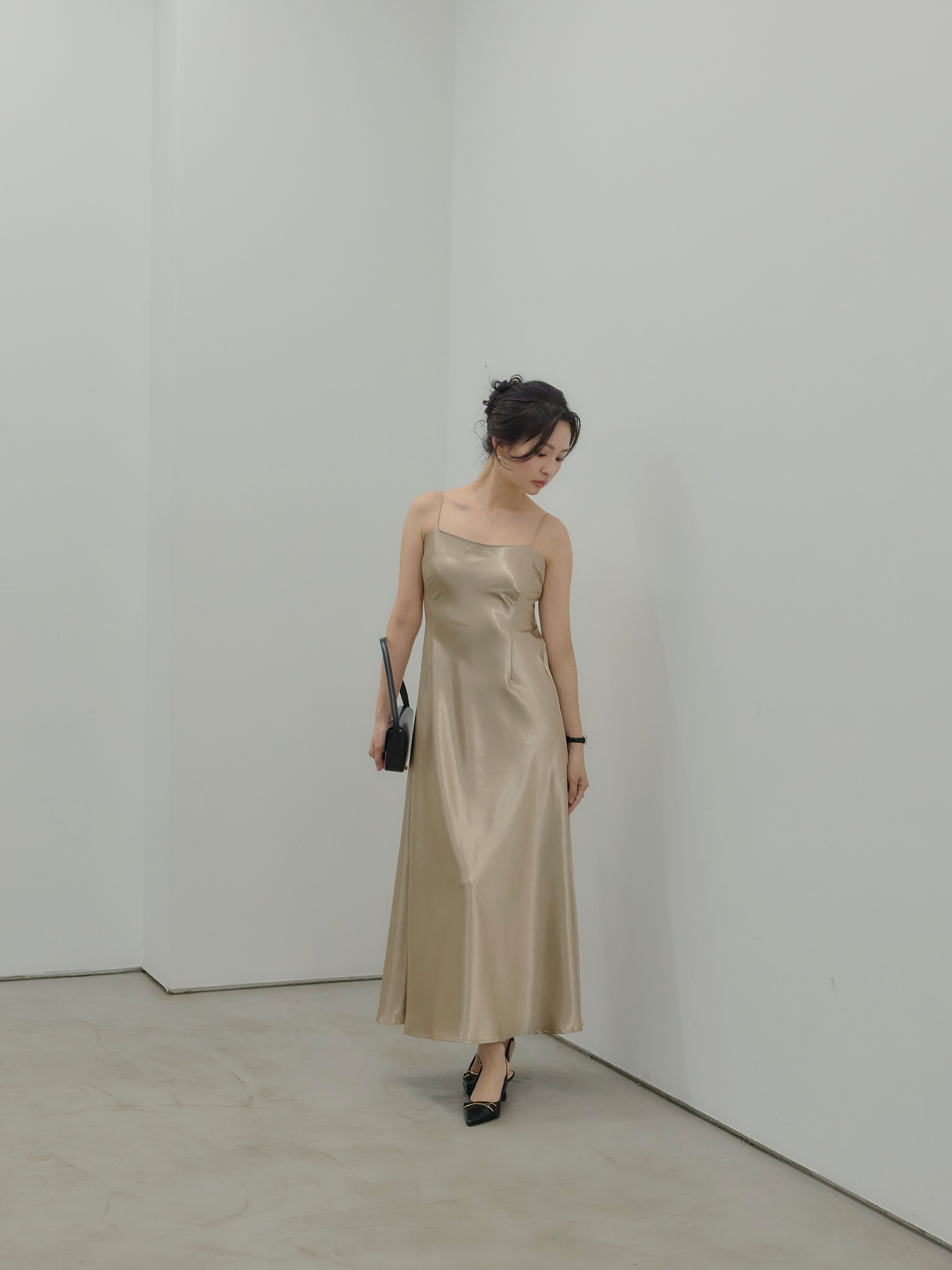 ワンピース nairo/Back open satin camisole dress Essential】Back open satin camisole dress – nairo