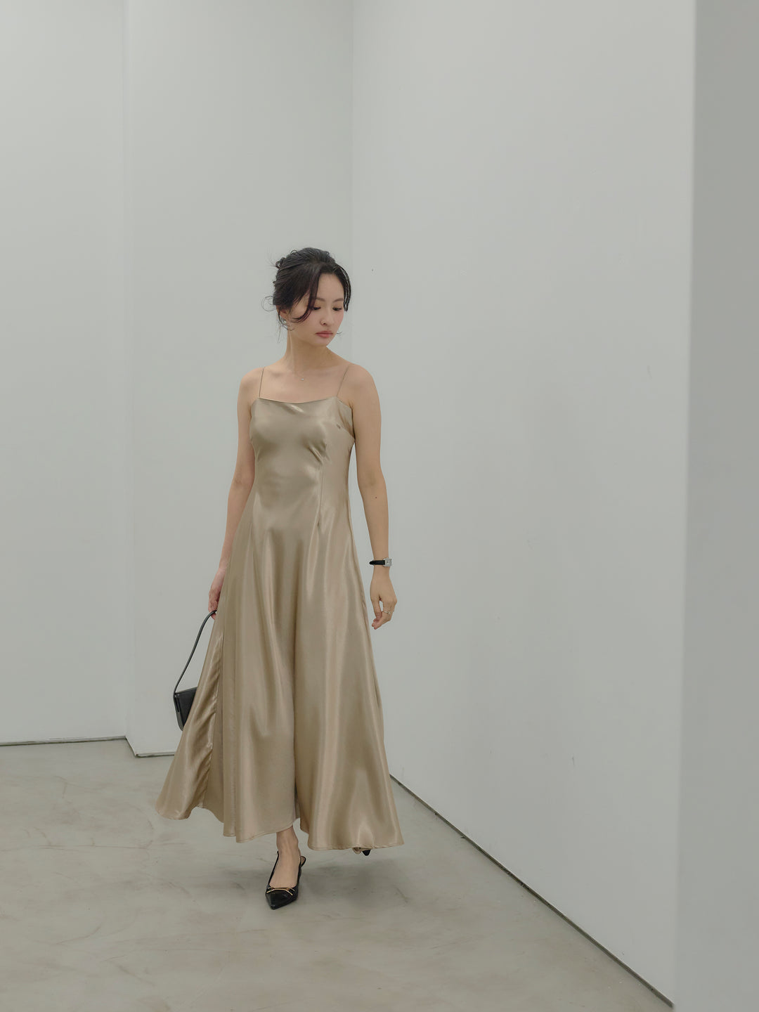 【Essential】Back open satin camisole dress