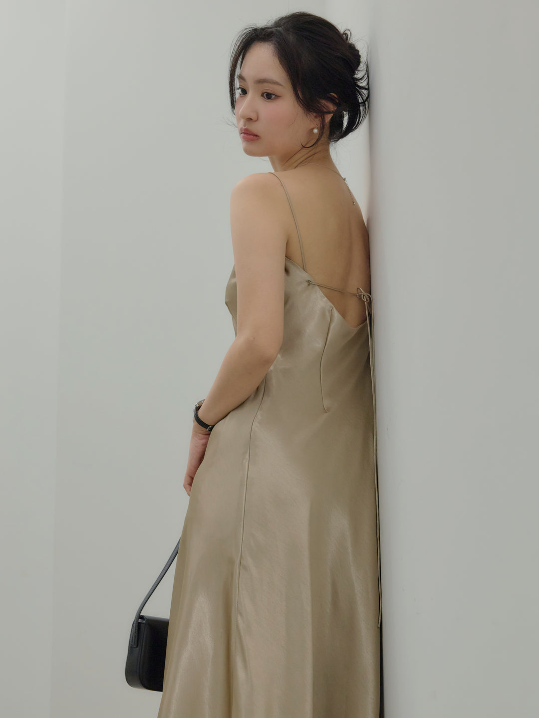 【Essential】Back open satin camisole dress