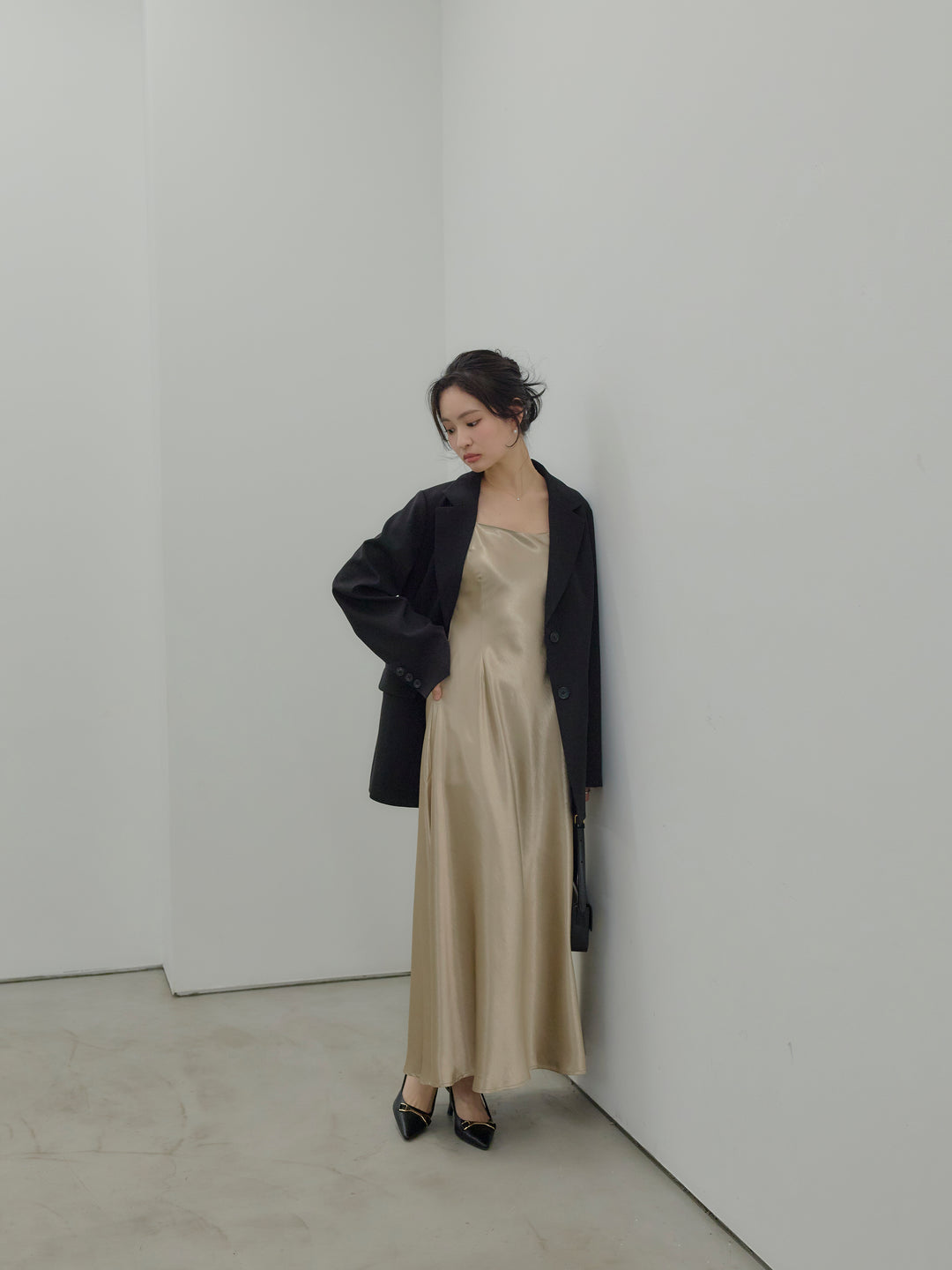 【Essential】Back open satin camisole dress