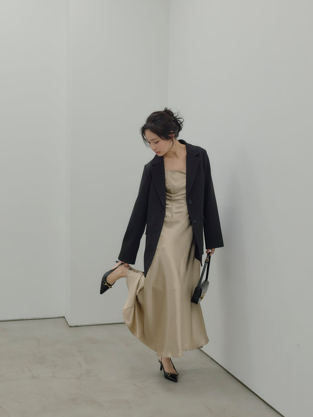 【Essential】Back open satin camisole dress