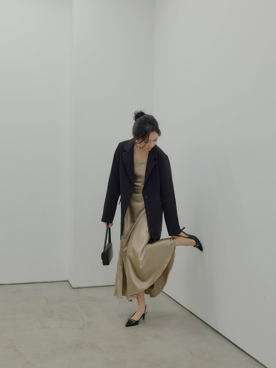 【Essential】Back open satin camisole dress