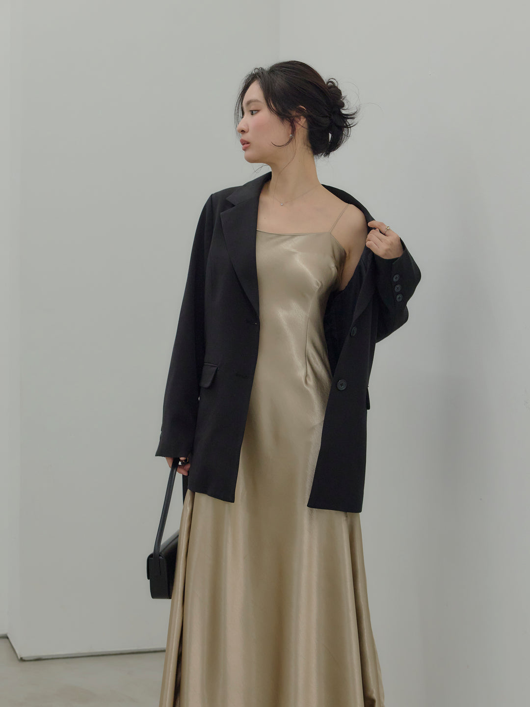 【Essential】Back open satin camisole dress