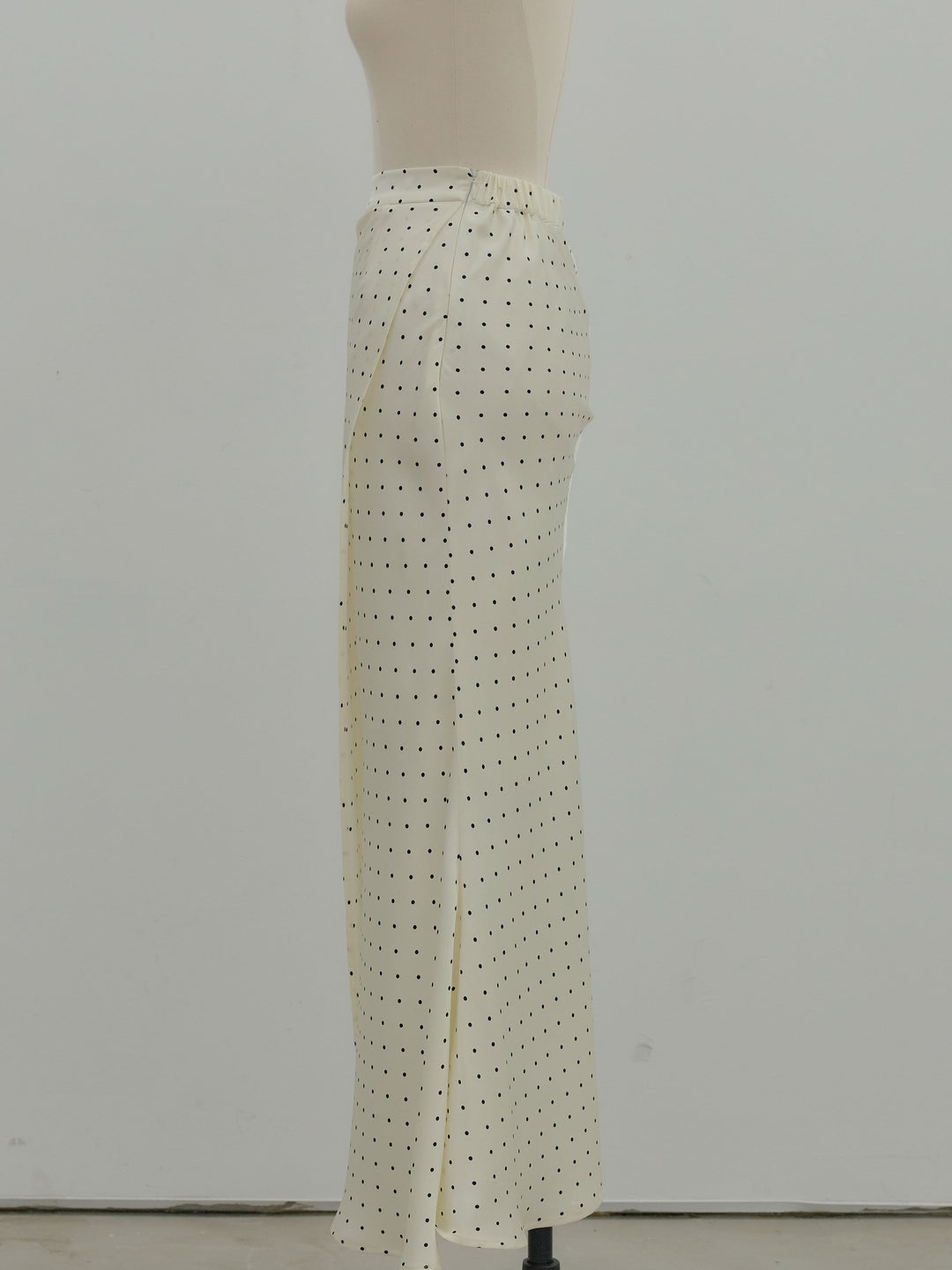 【Essential】Wrap design satin mermaid skirt