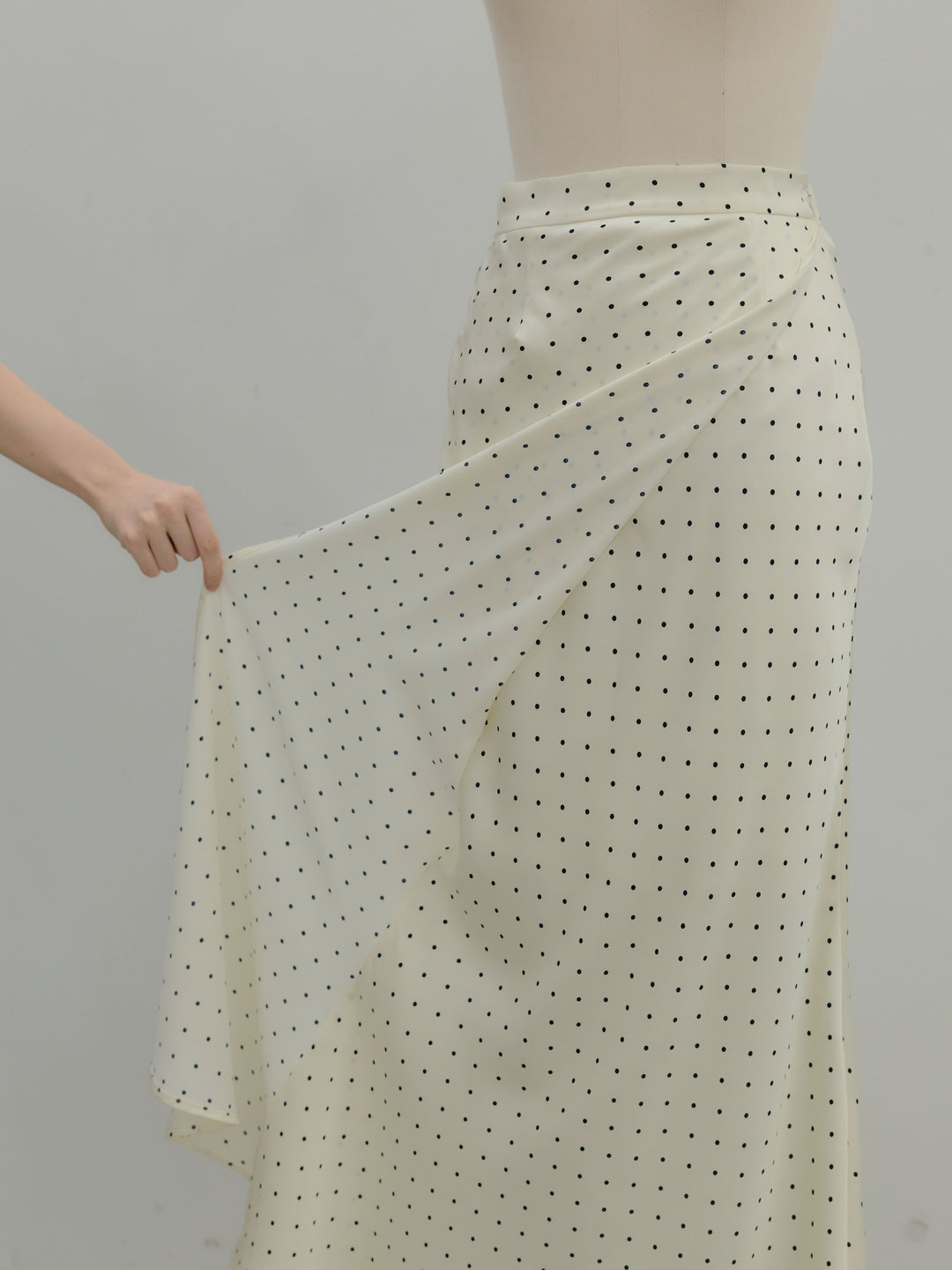 【Essential】Wrap design satin mermaid skirt