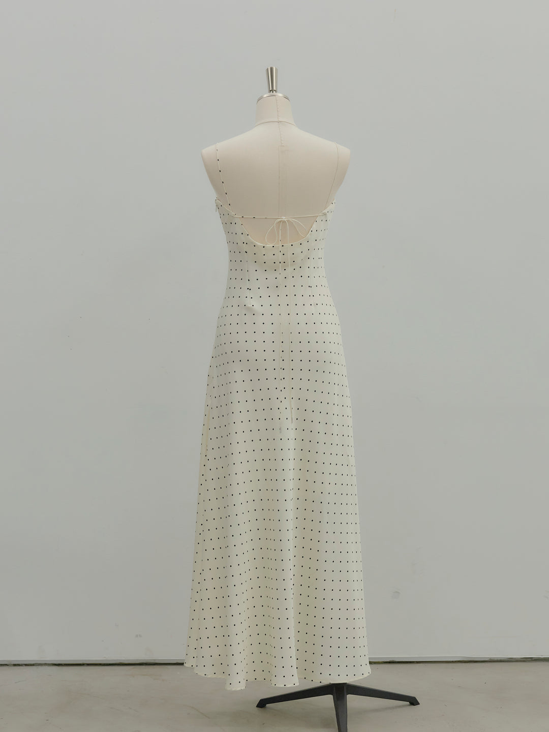 【Essential】Back open satin camisole dress