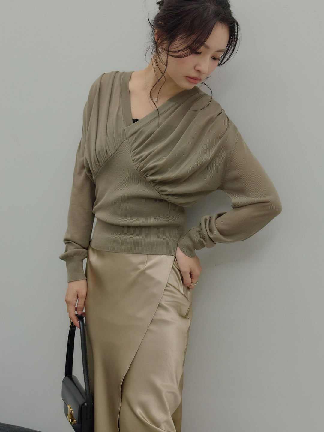 【SET】シェイプラインVネックシアーニットトップス+【Essential】Wrap design satin mermaid skirt(2set)