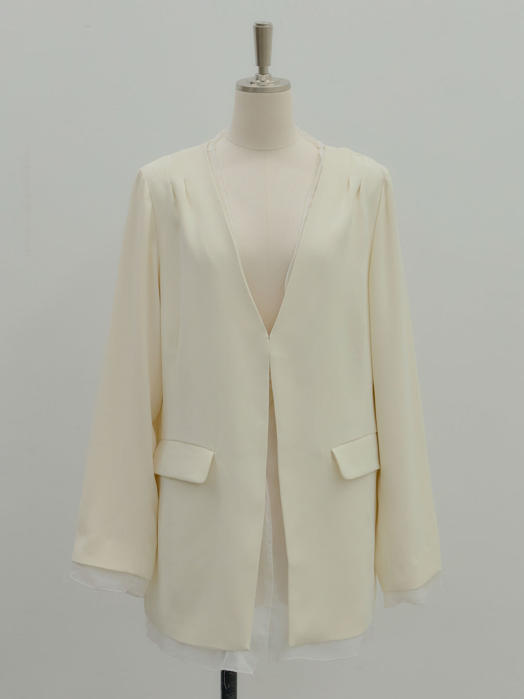 【Essential】Tulle layered over jacket