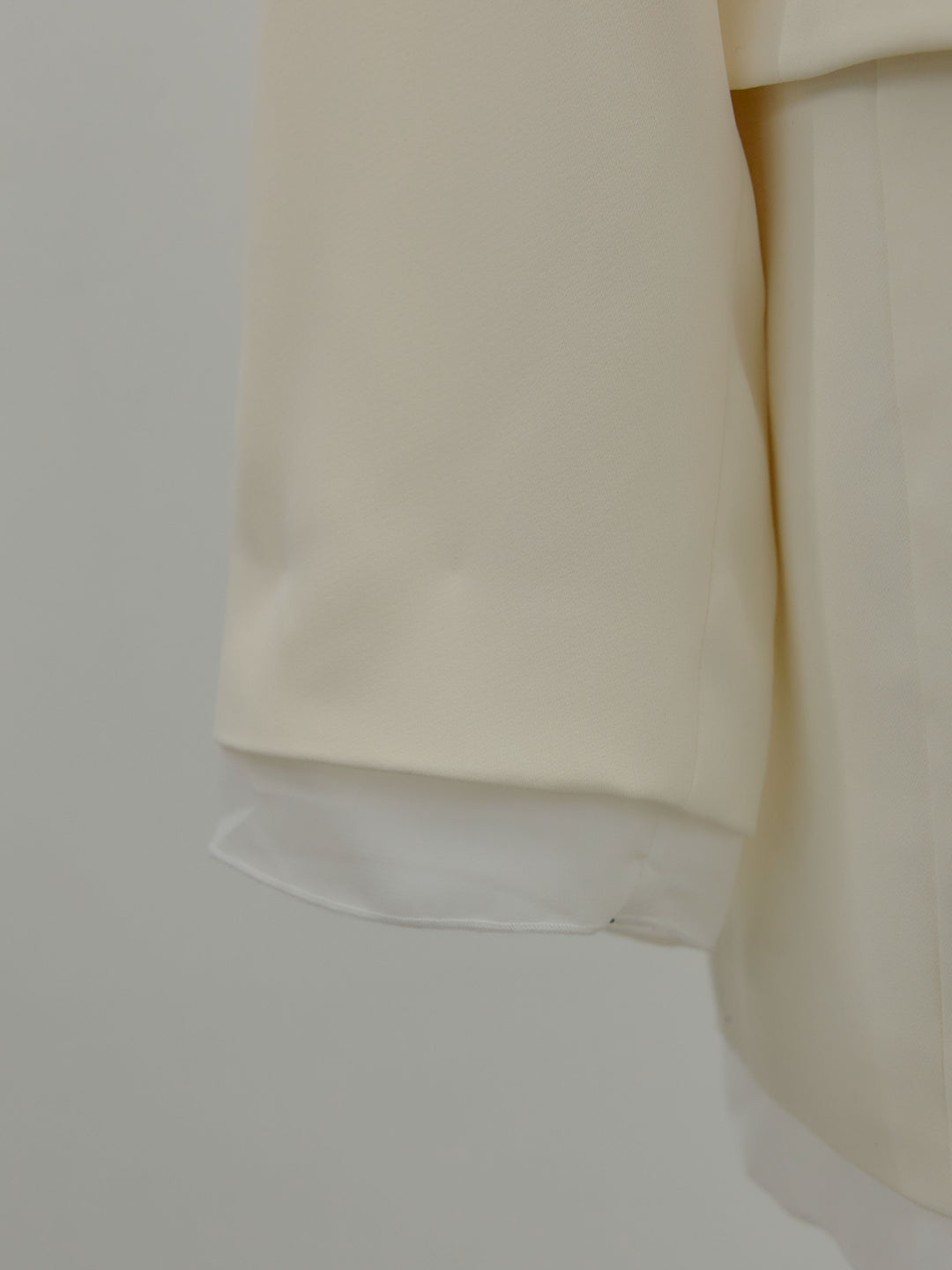 【Essential】Tulle layered over jacket