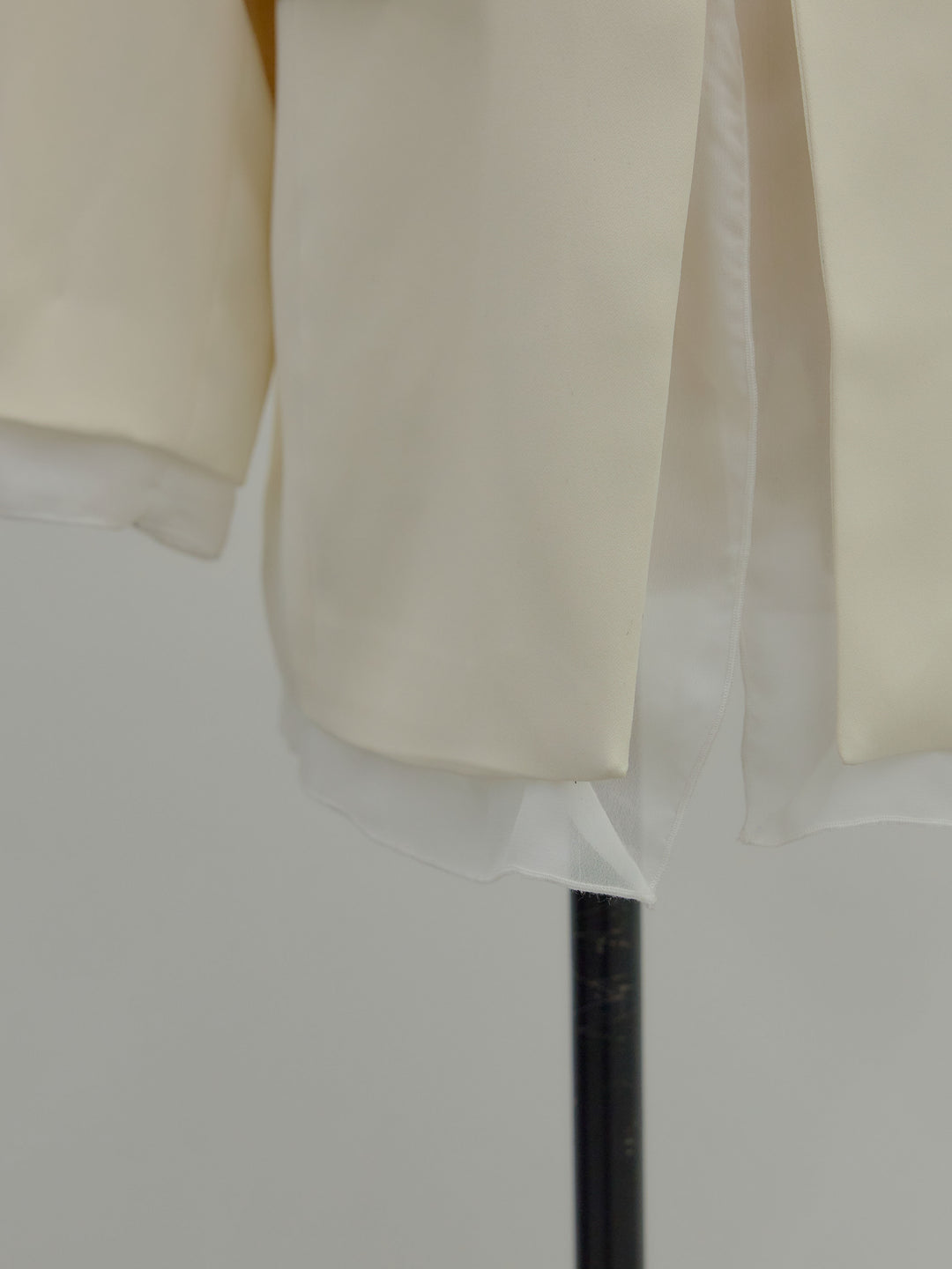 【Essential】Tulle layered over jacket