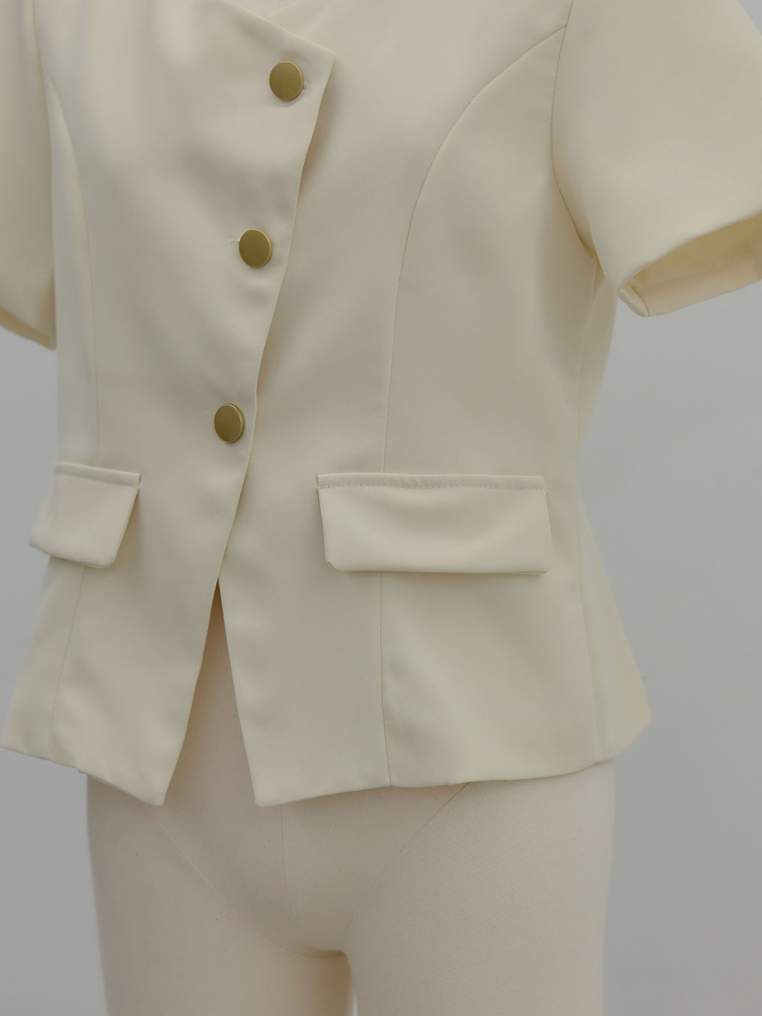 ゴールドボタンハーフスリーブジャケット