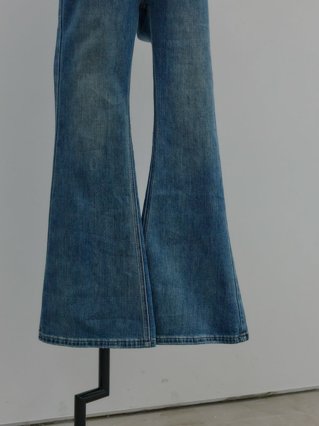 美ラインストレッチフレアデニム