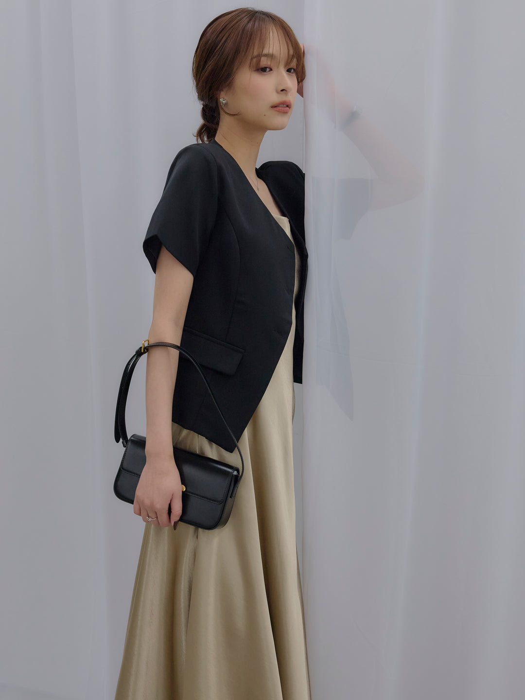 【SET】ゴールドボタンハーフスリーブジャケット+【Essential】Back open satin camisole dress(2set)