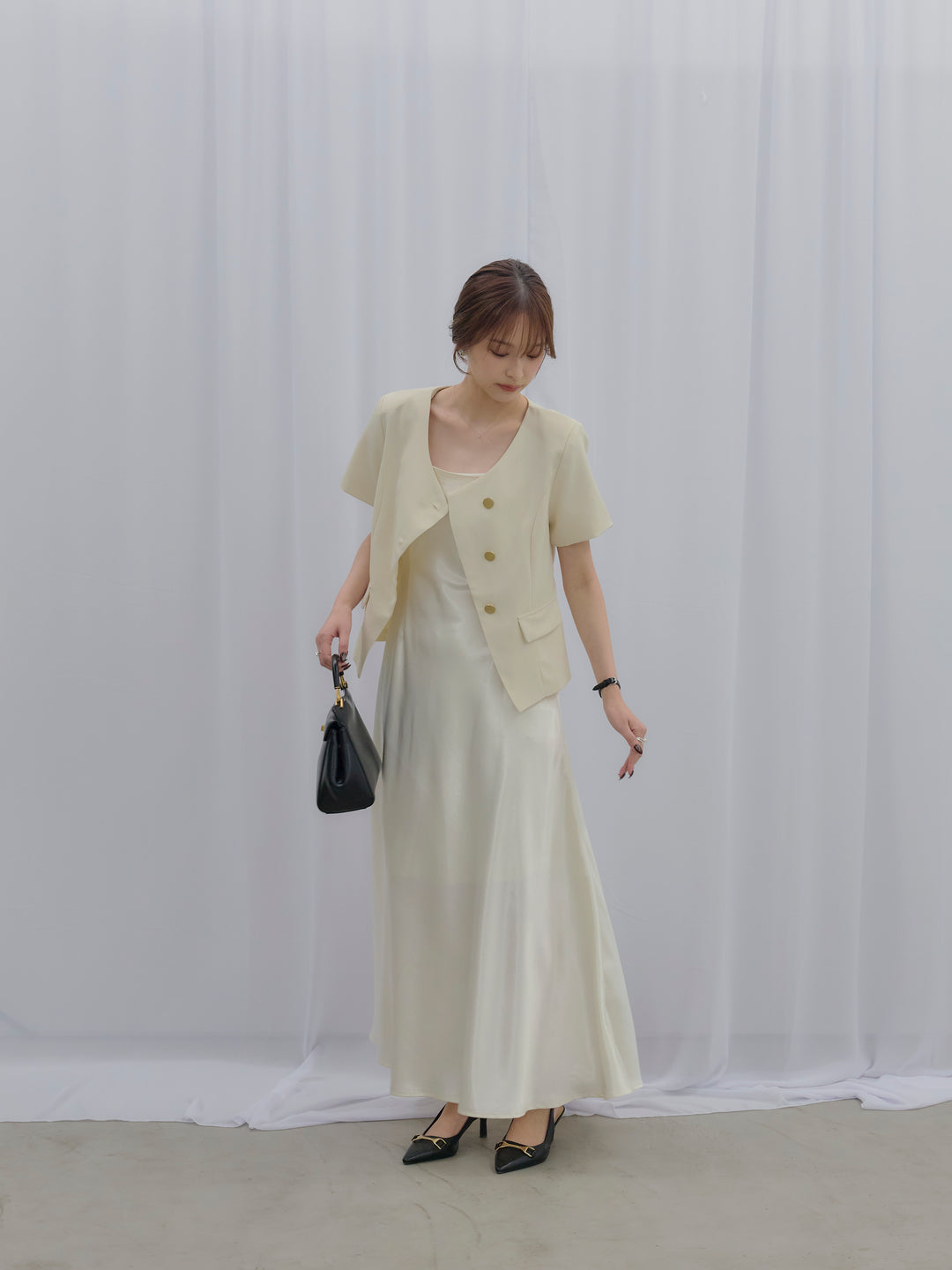 【SET】ゴールドボタンハーフスリーブジャケット+【Essential】Back open satin camisole dress(2set)