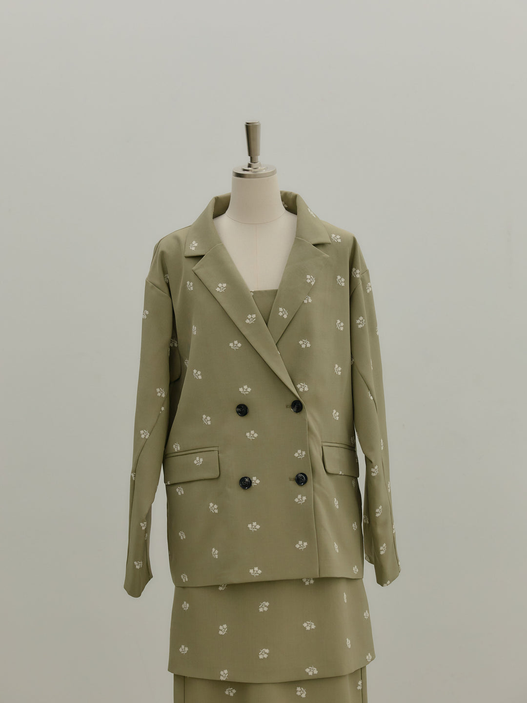 裾レースサテンミディスカート