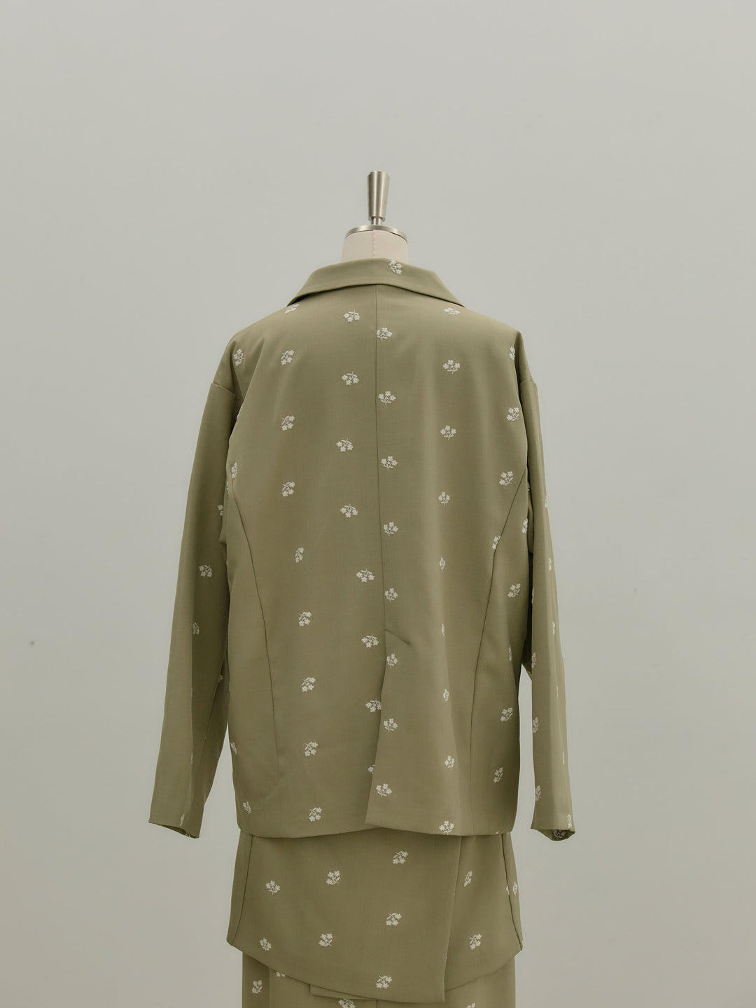 裾レースサテンミディスカート