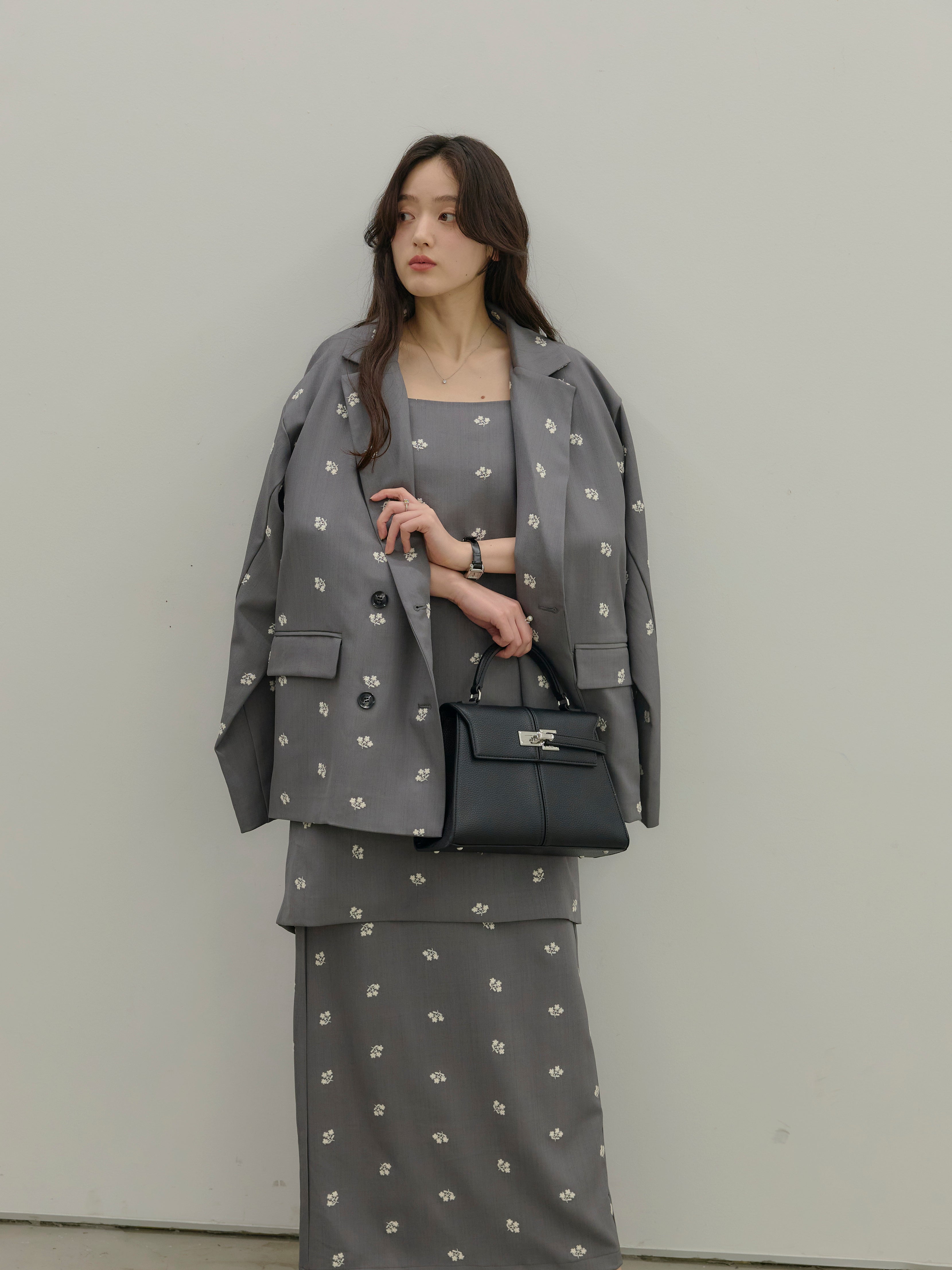 ネイビー 花柄刺繍 テーラードジャケット REDValentino｜フラワー刺繍テーラードジャケット