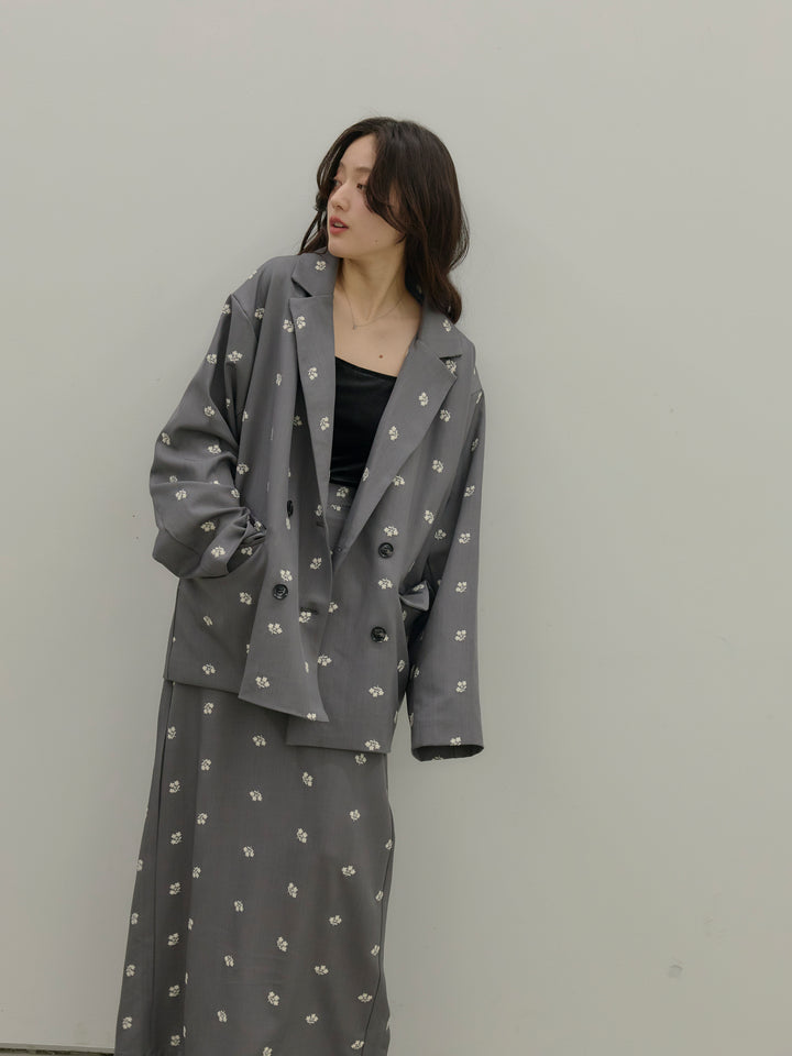 フラワー刺繍テーラードジャケット