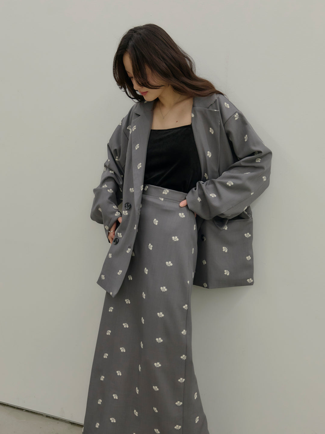 フラワー刺繍テーラードジャケット