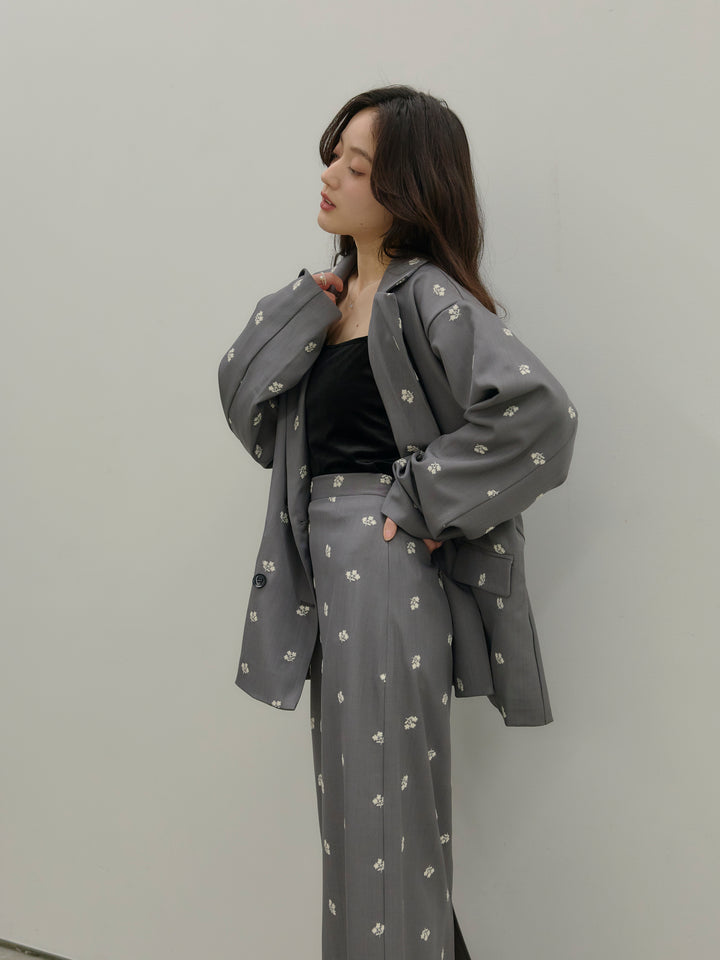 フラワー刺繍テーラードジャケット