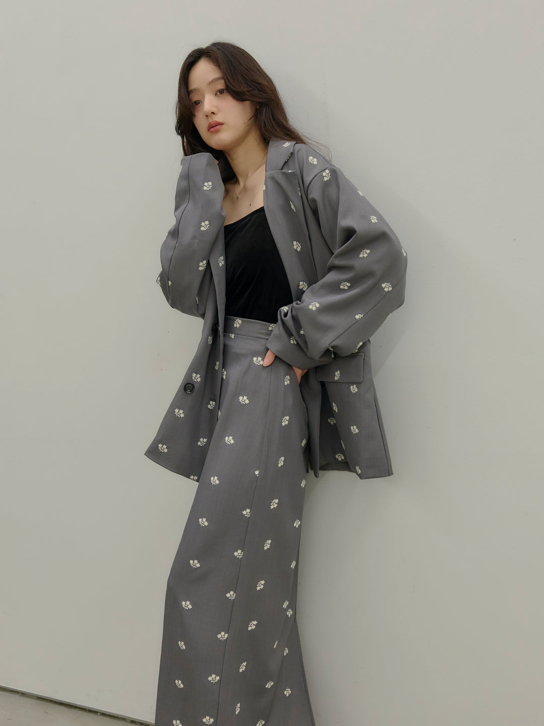 フラワー刺繍テーラードジャケット