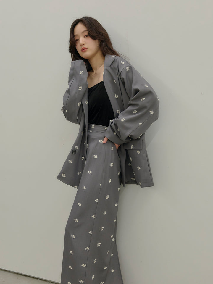 フラワー刺繍テーラードジャケット