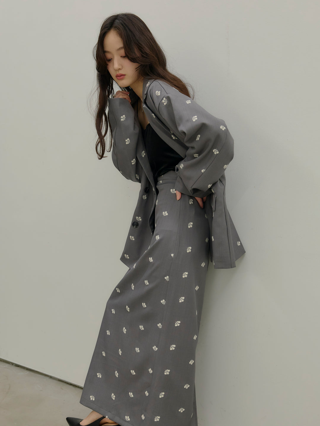 フラワー刺繍テーラードジャケット