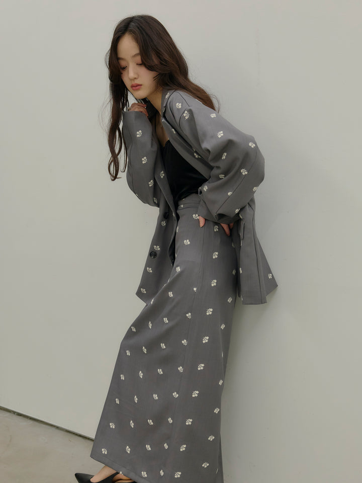 フラワー刺繍テーラードジャケット